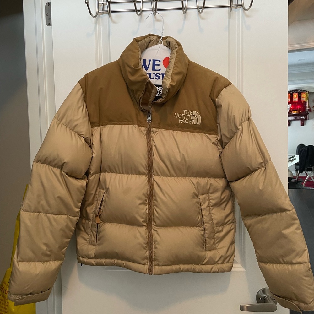 The North Face  Tan Puffer Jacket 600 moldel